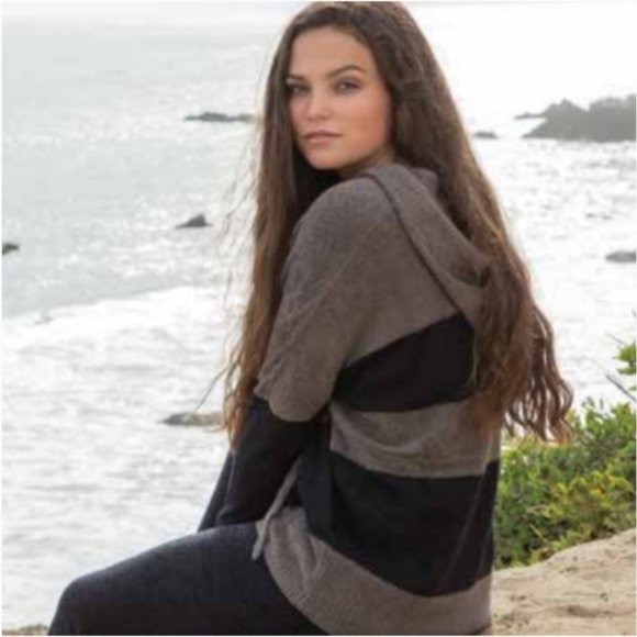 Barefoot Dreams 'Bamboo Chic Lite' Hoodie in MIDNIGHT / COCOA (S/M) - Picture 4 of 5
